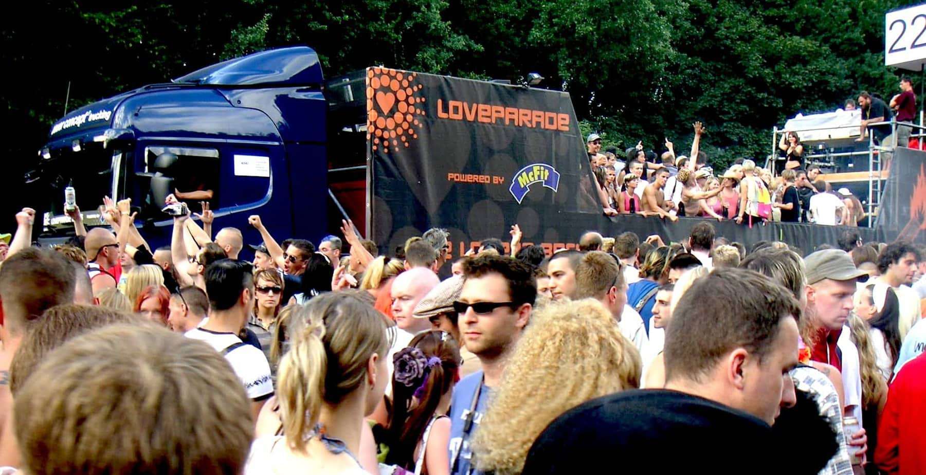 Love-Parade-HGV-Lorry-Truck-DJ-Delivery-Stock-Party-1