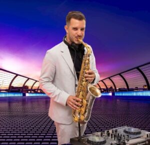DJ who plays Saxophone - Simo Sax - Storm DJs